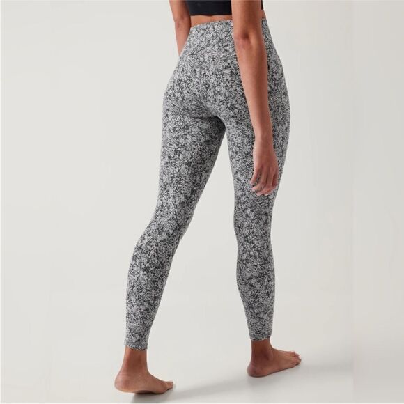 Athleta Salutation Stash Pocket II Textured 7/8 Tight Moonflower Black XS - Picture 2 of 7